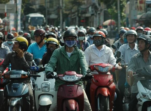 はちゃめちゃにバイクで混雑する往路