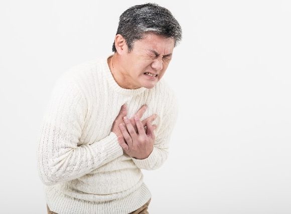 ずきんと胸が痛む男性