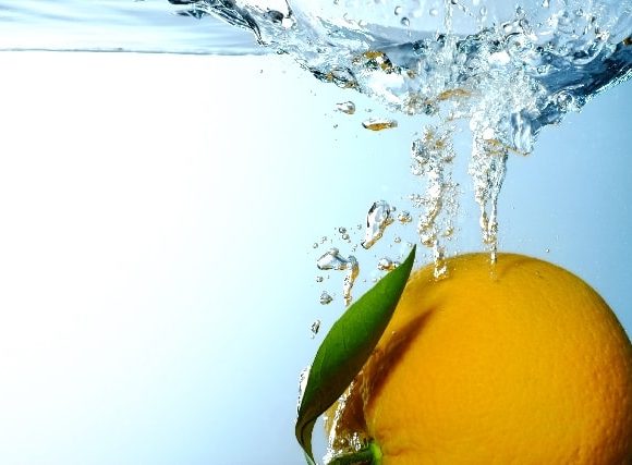 どっぷりとオレンジが水に沈む